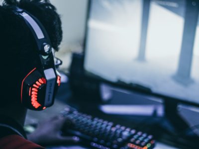 This picture is of someone streaming a game, which is the subject of the article.